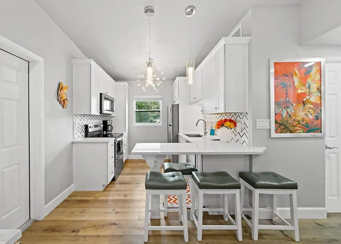 Midtown Cottage - In The Heart Of Cocoa Beach
