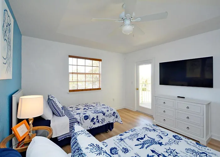 Coastal Bliss Retreat - Beach Vibes & Rockets